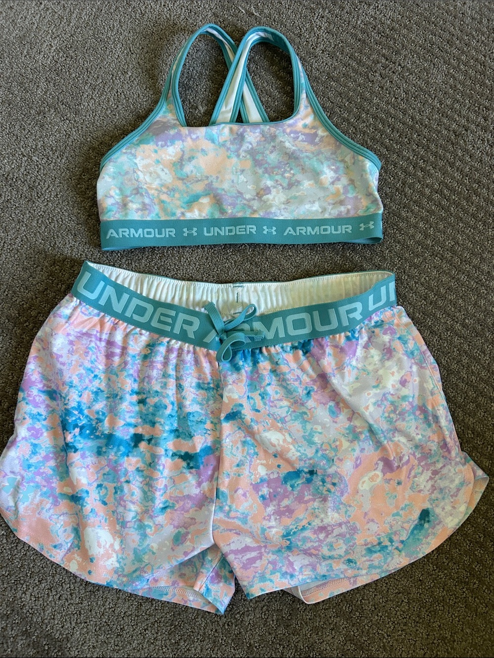 Under Armour Pastel Marble Sports Bra & Shorts Set with Teal Trim